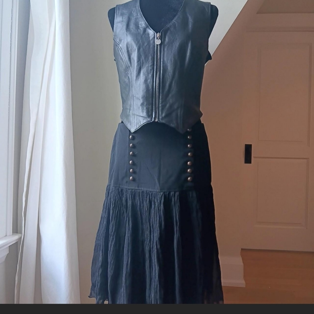 Women's Black Leather Vest - Picture 3 of 7